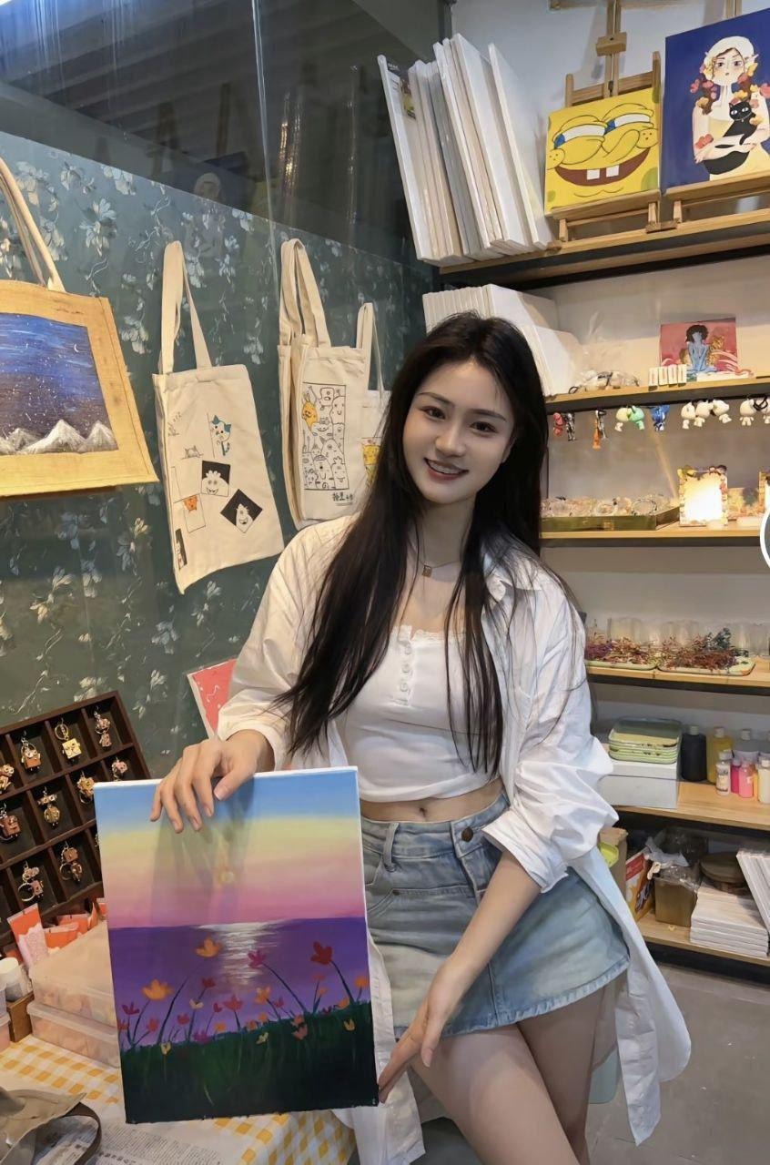 甜甜美术生