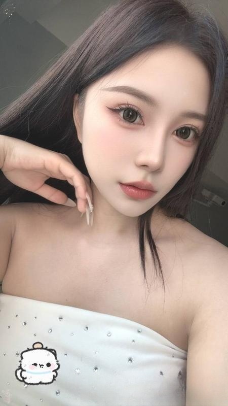 园区性感肤白貌美静静