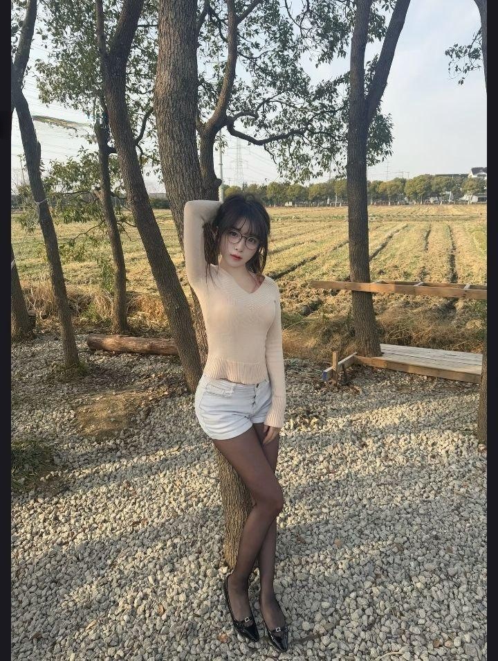热辣超短裙会夹