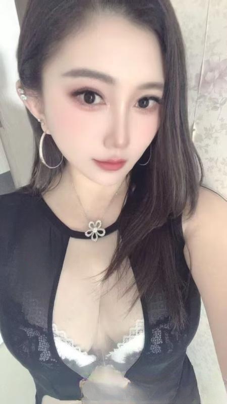 肤白大波少妇