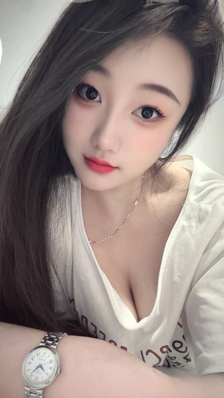 舌吻文静雯雯