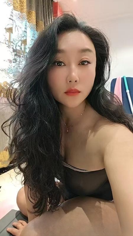 潮喷毒龙骚货小青