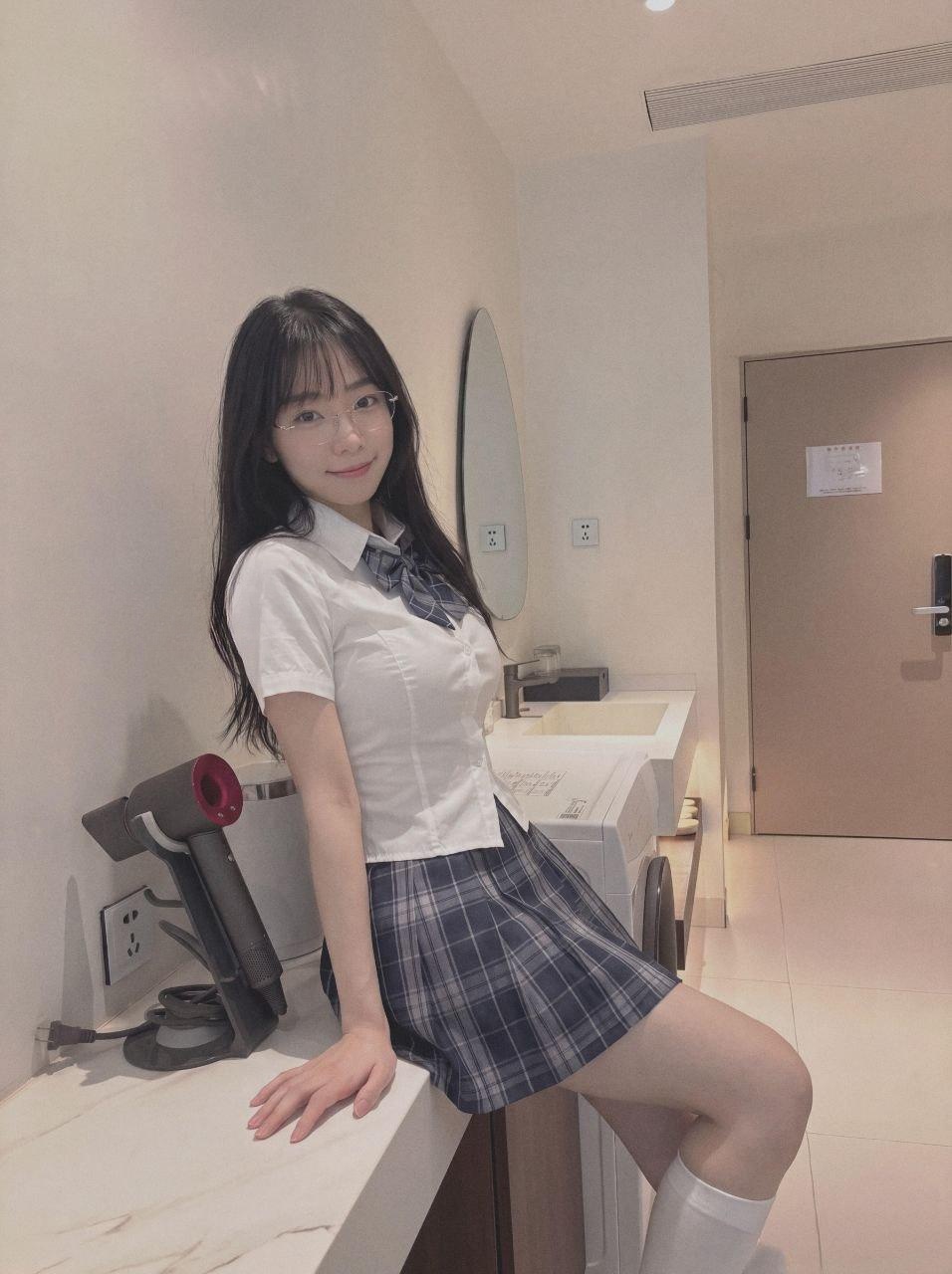 超粉嫩的学生妹