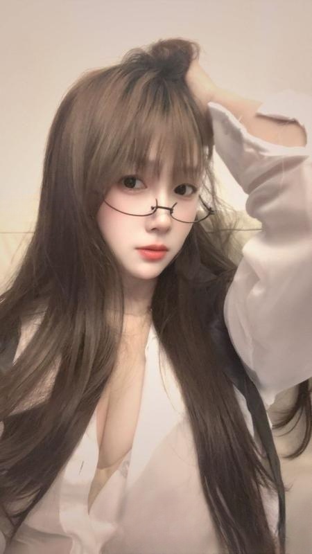 丰臀颜值小姐姐