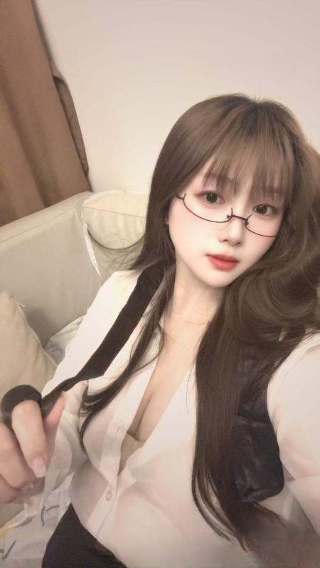 丰臀颜值小姐姐