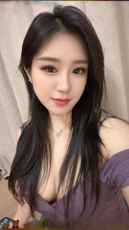 雨花舌吻大胸妹