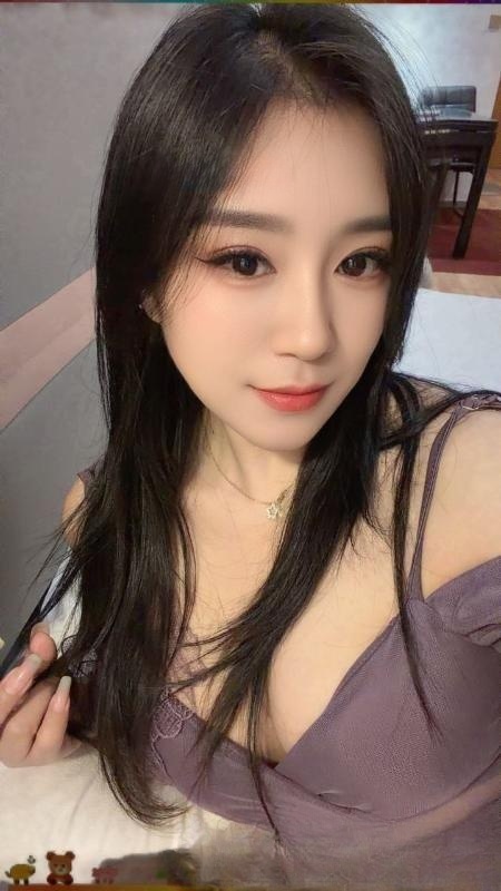 雨花舌吻大胸妹